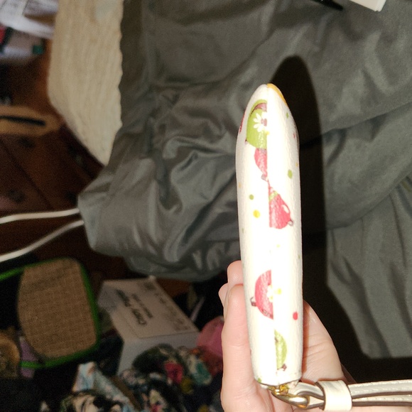 Coach RARE corner zip wristlet in ivory chalk with ornament print NWT 4x6. EN - Picture 7 of 12